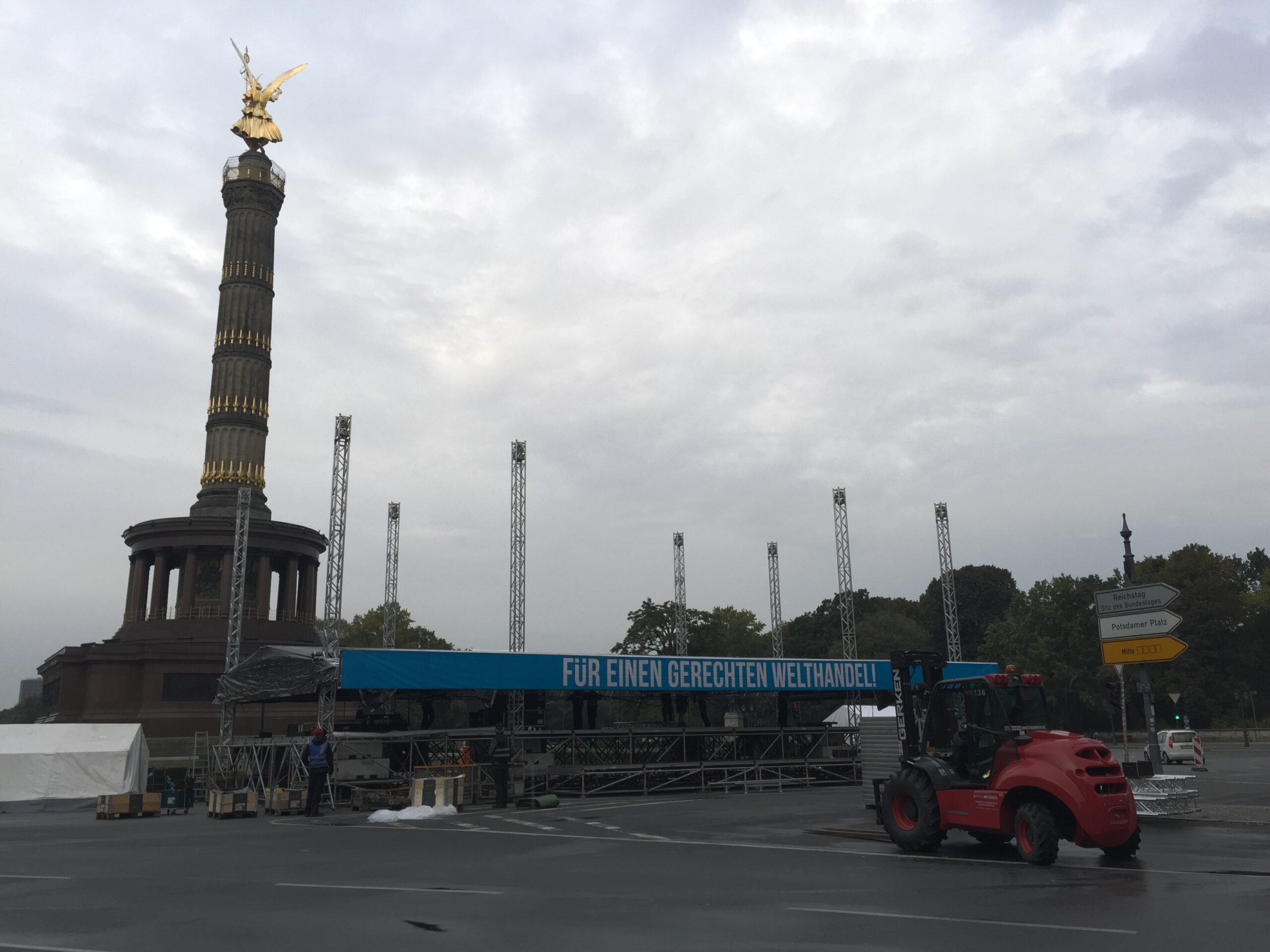 Bühnenaufbau Protones Live Bühnentechnik mieten