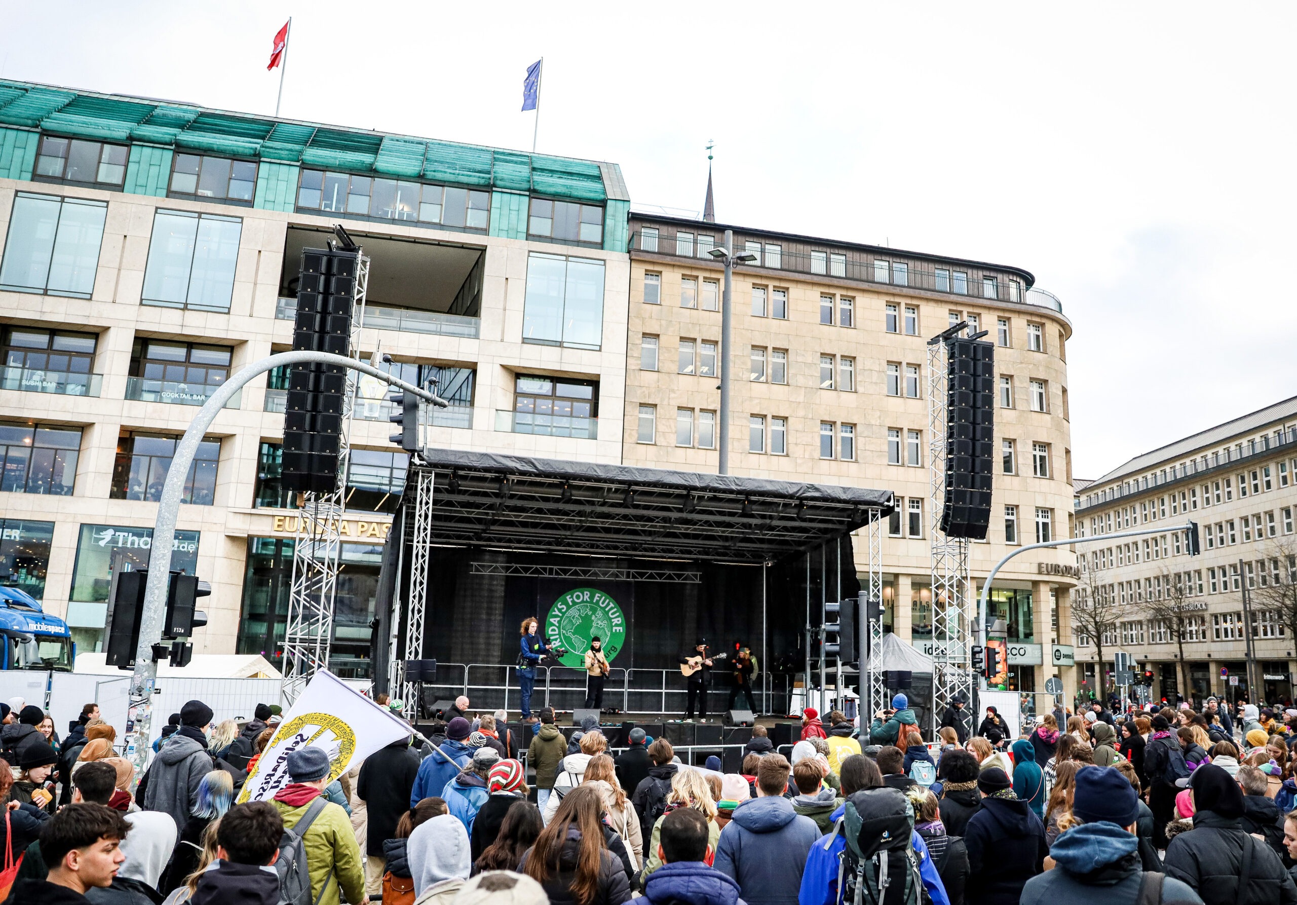 Fridays for Future Hamburg Bühne mit Publikum Protones Verleih von Veranstaltungstechnik