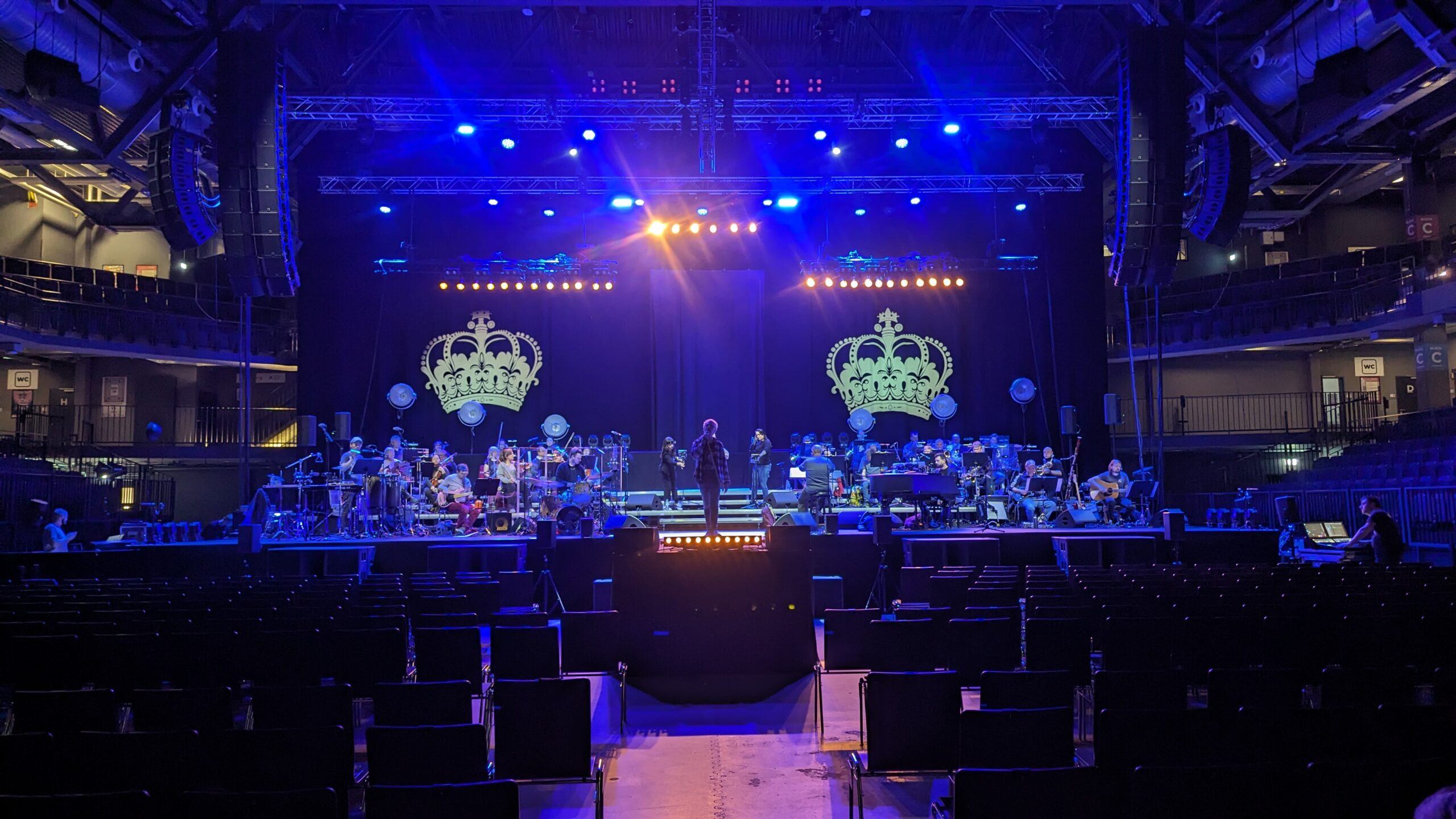 LKH Arena Lüneburg Veranstaltungstechnik Bühne Queen Alexander Eissele