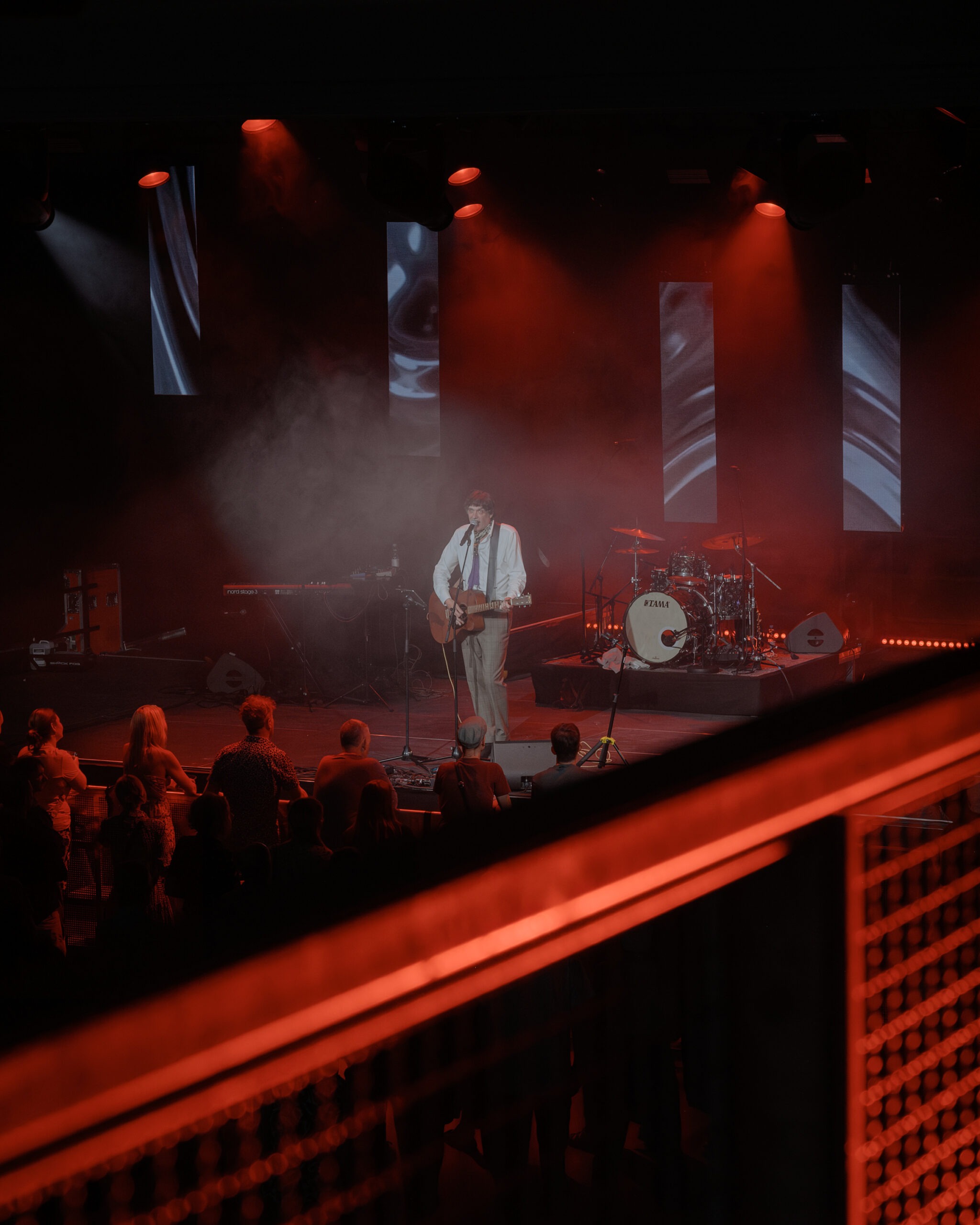 Georg Elser Halle Eröffnung Veranstaltungstechnik Bühnenshow mit Lichttechnik und Videotechnik und LED Wand Verleih Hamburg